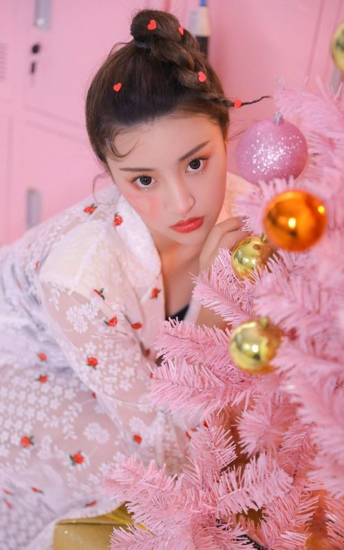 日本美女校花制服诱惑性感短裙白丝私房写真图片