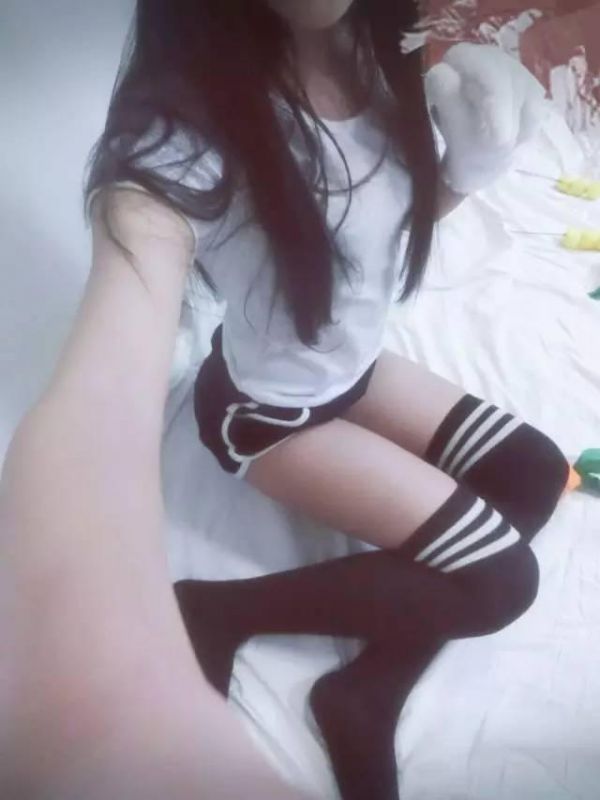 17岁高中生女主播优雅清纯写真