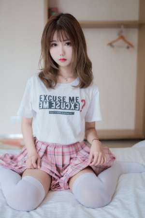 白丝袜美女丰满大腿性感诱人床上艳照好紧好爽图片