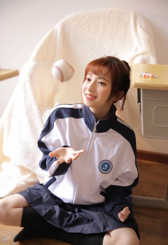 校园运动服美女黑丝美腿制服诱惑性感写真