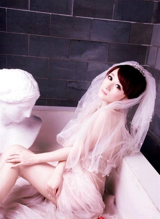 清纯可爱萌妹子室内写真拍摄
