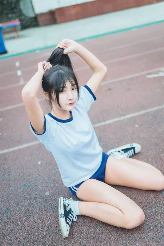 17岁高中生女主播优雅清纯写真