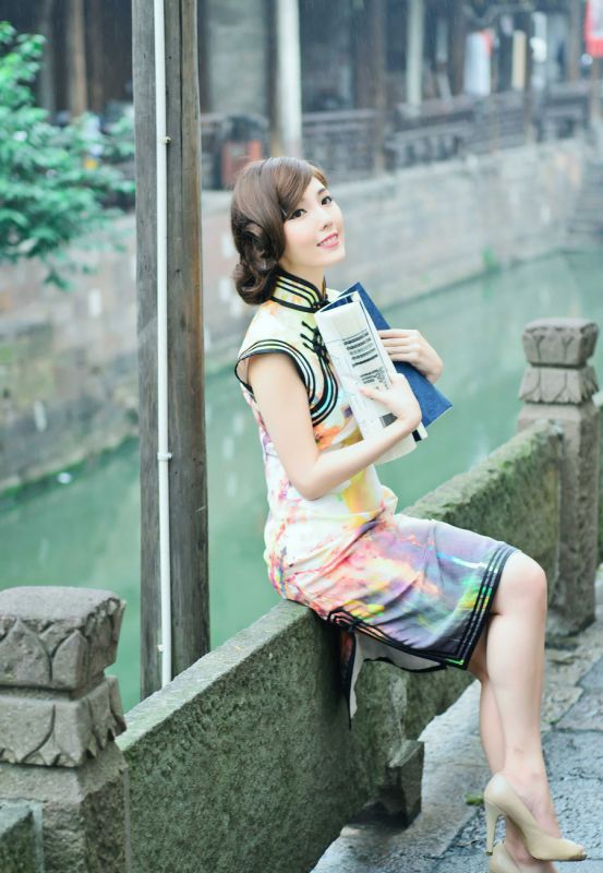 旗袍制服美女清新户外高清写真照
