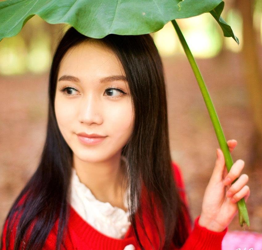 清新红衣萌妹子唯美写真