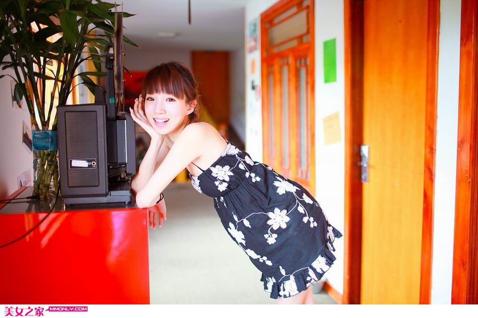 夏日清新可爱美女户外写真