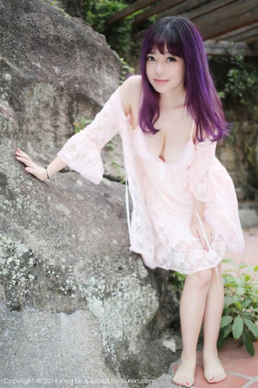 大胸模特刘飞儿性感内衣写真