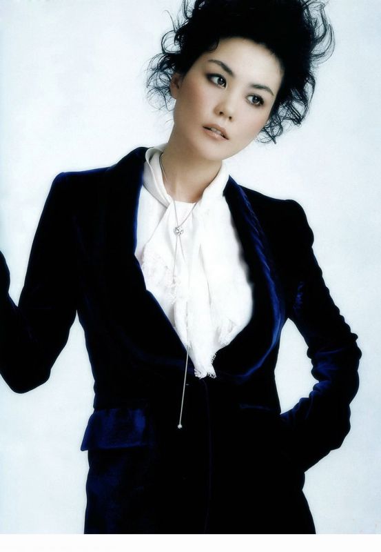 天后王菲妖娆红唇性感写真