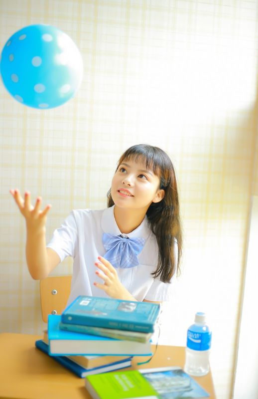 极品日本校园麻花辫美女素人教室白丝美腿诱惑写真