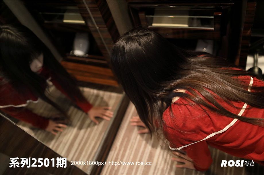 ROSI写真 00后萝莉学生妹白丝美臀写真照片第1张