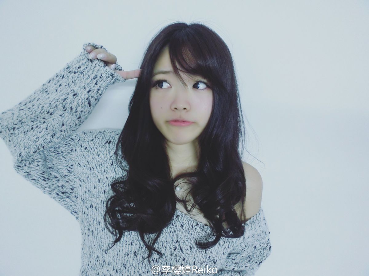 90后平面模特李樱婷Reiko微博自拍写真
