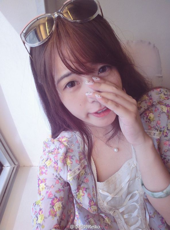 90后平面模特李樱婷Reiko微博自拍写真