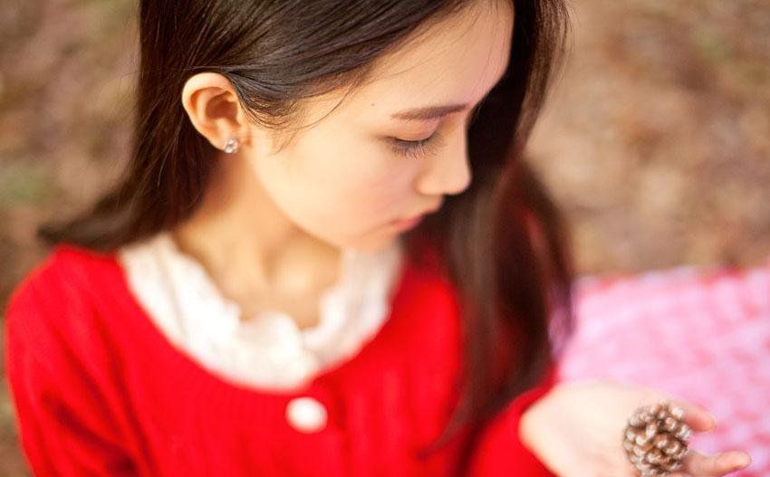 清新红衣萌妹子唯美写真