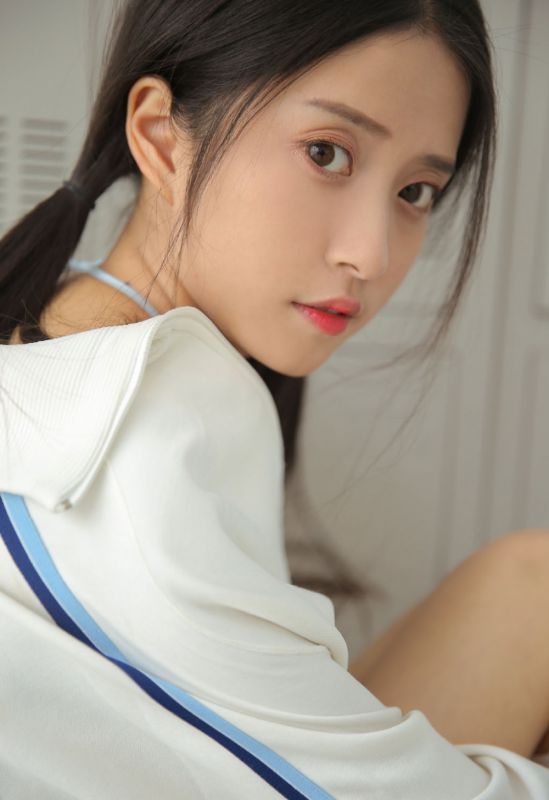极品美女双马尾室内更衣白丝比基尼性感写真