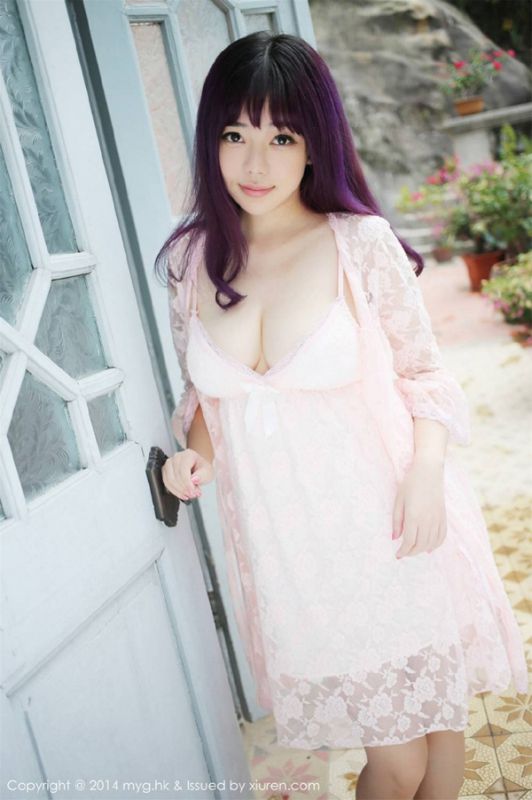 大胸模特刘飞儿性感内衣写真