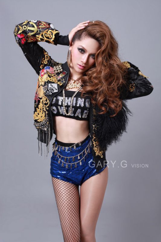 百变女王艾菲性感野性写真