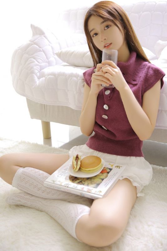 性感少女私房丝袜诱惑高抬腿姿势写真