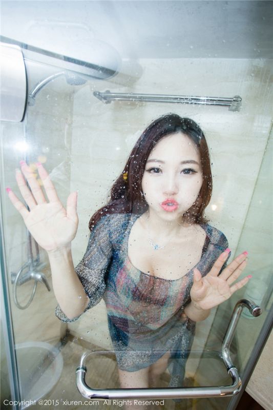 萌妹子浴室性感爆乳诱惑写真