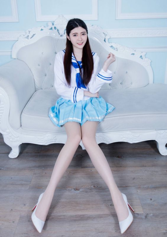 学生制服纯情妹子大胆肉丝长腿美丽诱惑写真