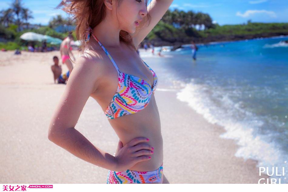 夏日比基尼美女沙滩唯美写真