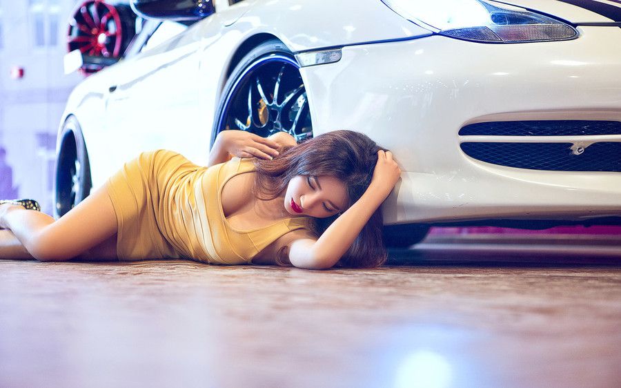性感车模美女妩媚诱人写真