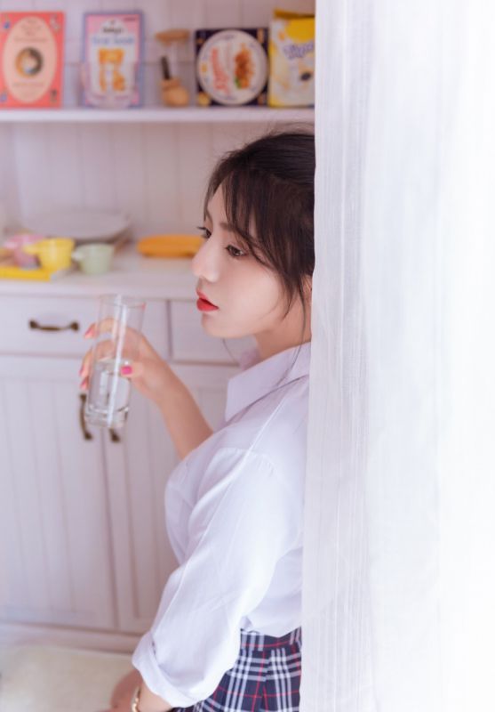 校园御姐西式制服室内丰韵美腿丝袜恋写真