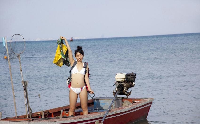 日本萌妹子小池里奈海边写真