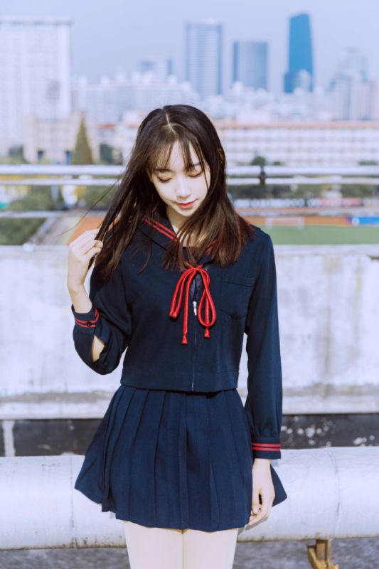 清纯校园女神长腿诱人丝袜制服美女短裙图片