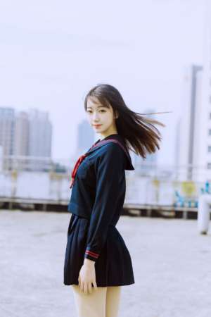 清纯校园女神长腿诱人丝袜制服美女短裙图片