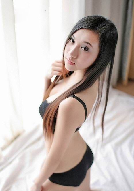 黑色内衣美女妩媚诱人写真