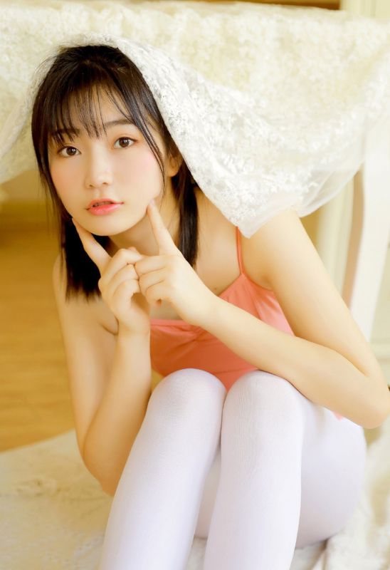 性感萝莉私房吊带连体丝袜美女写真