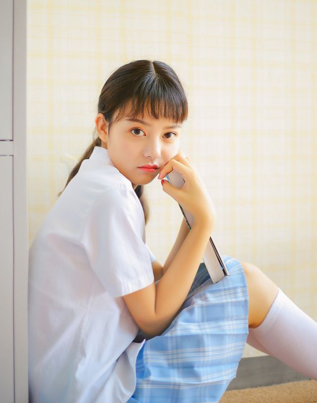 极品日本校园麻花辫美女素人教室白丝美腿诱惑写真