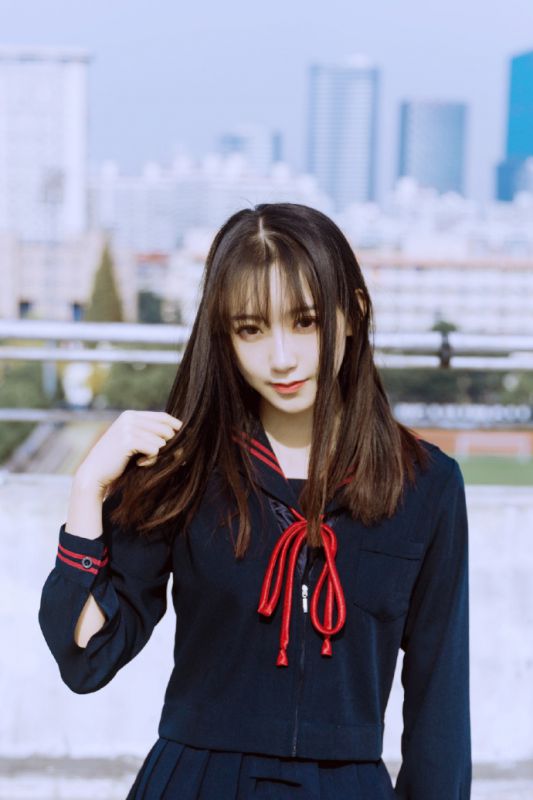清纯校园女神长腿诱人丝袜制服美女短裙图片