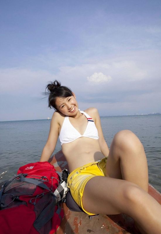日本萌妹子小池里奈海边写真