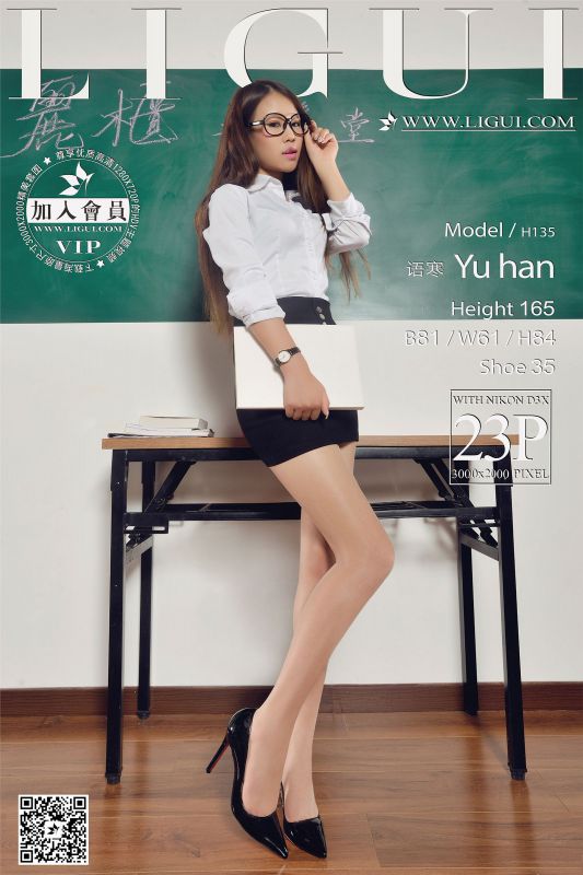 丽柜腿模Model语寒室内演绎美女教师写真