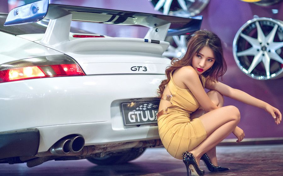 性感车模美女妩媚诱人写真
