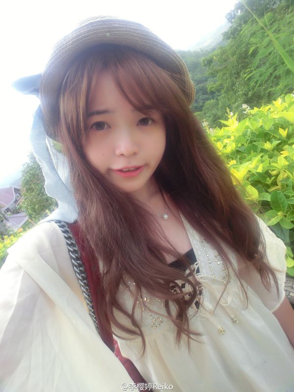 90后平面模特李樱婷Reiko微博自拍写真