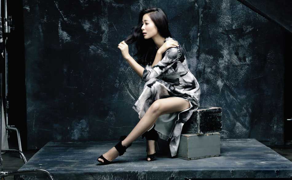 江一燕双色妩媚动人写真