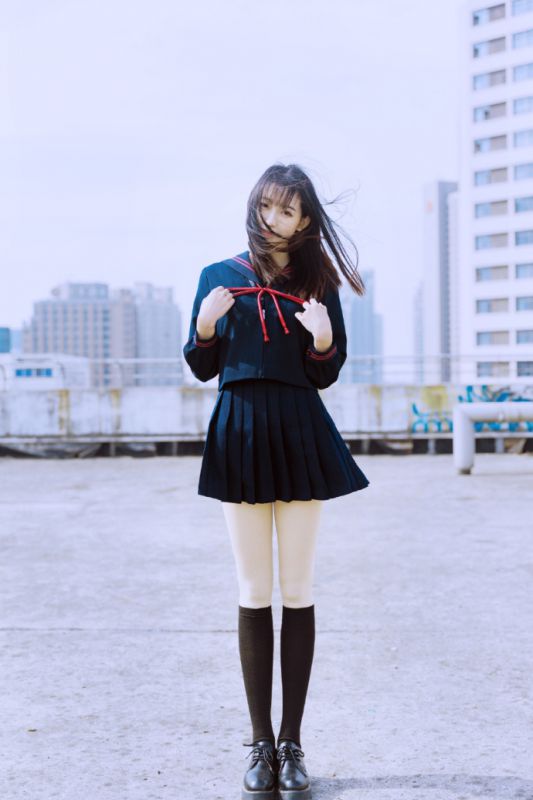 清纯校园女神长腿诱人丝袜制服美女短裙图片