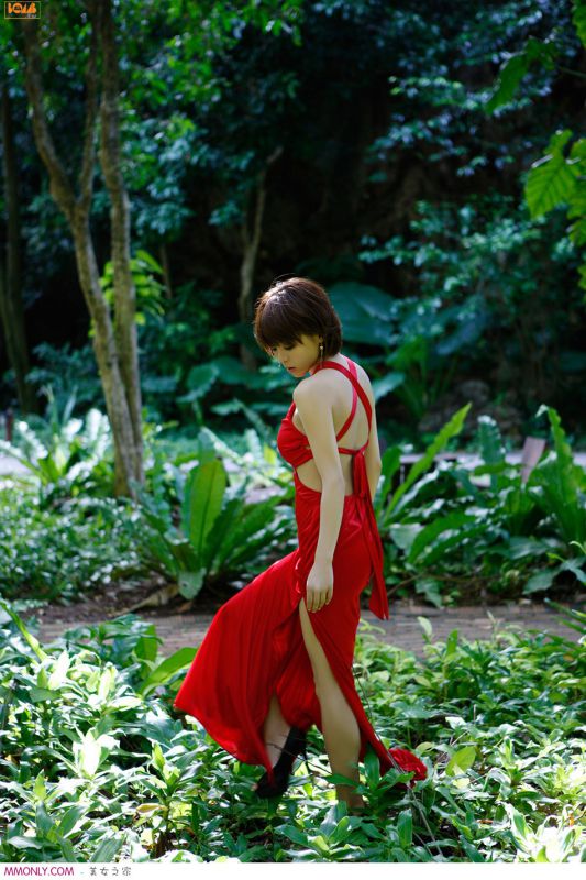 比基尼翘臀美女小清新户外写真