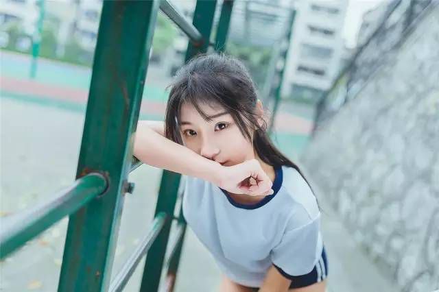 17岁高中生女主播优雅清纯写真