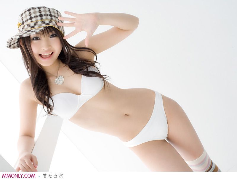 性感小萝莉白色内衣私房写真