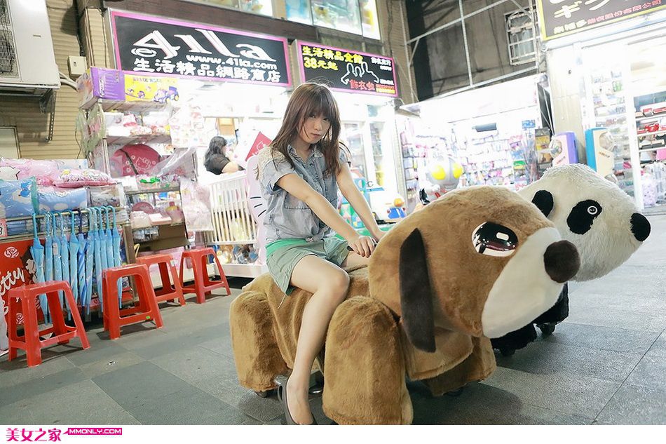 台湾可爱美女街头高清写真