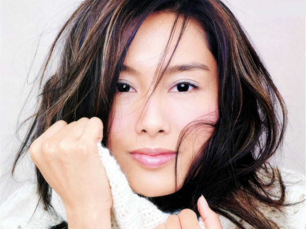 笑容女星朱茵性感迷人写真