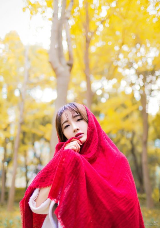 清纯学生妹苏夏户外银杏树下唯美写真图片第7张
