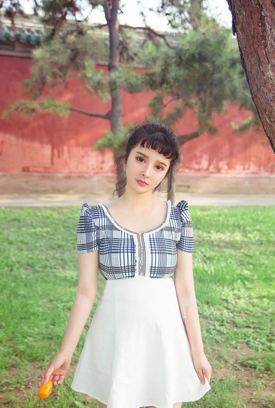 清纯唯美女大学生户外写真