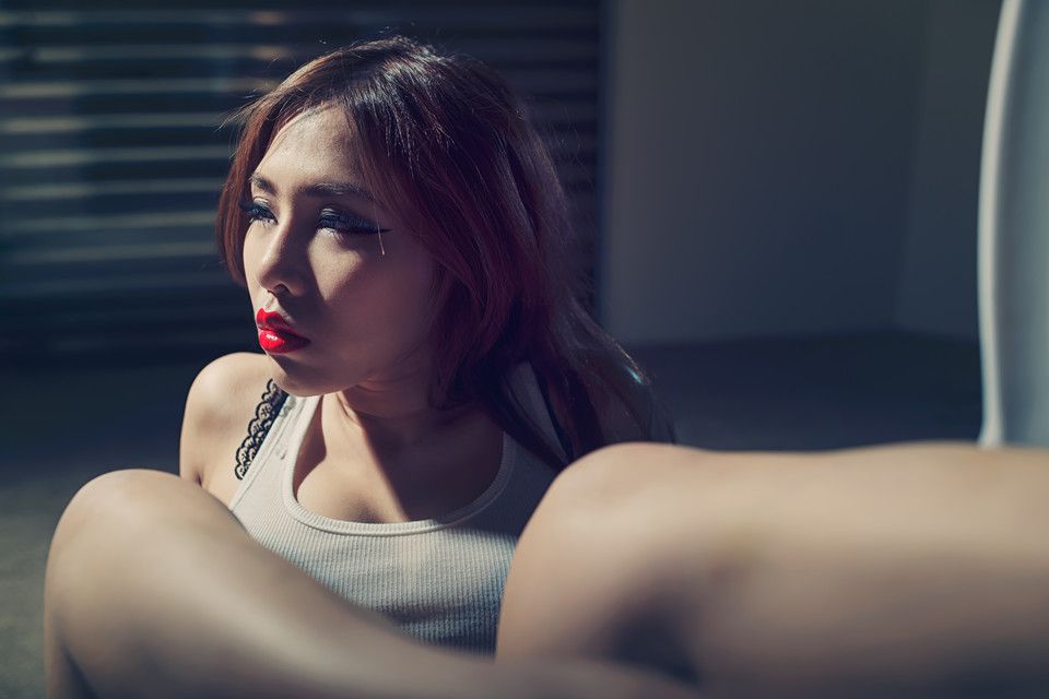 性感辣妹透视背心私房照