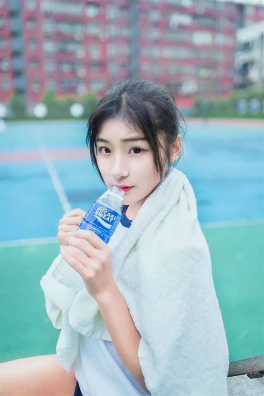 17岁高中生女主播优雅清纯写真