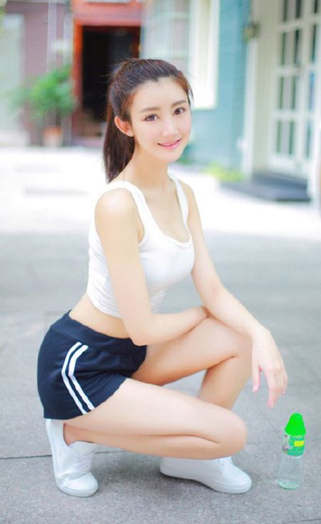 短裤女孩林沁园甜美诱人清纯照
