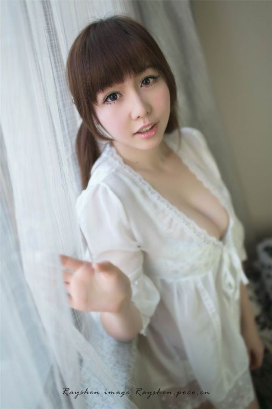 推女神中国时装模特Lee小棠性感内衣写真