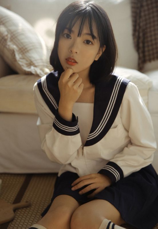 sm调教校园水手制服美女白丝袜美腿国产精品写真